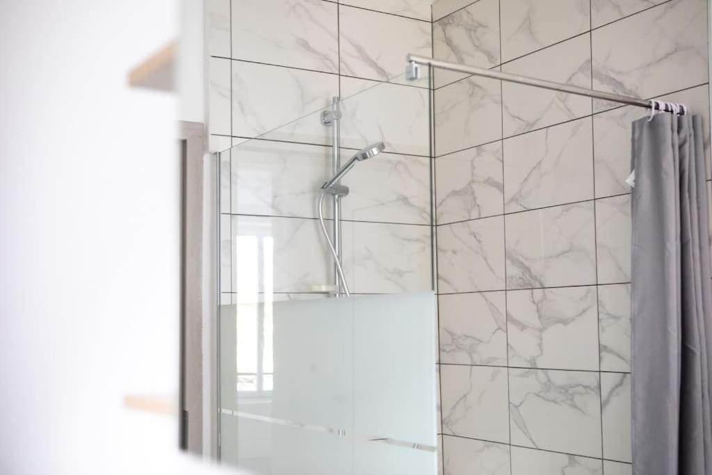Suite Lumineux Et Moderne, Parking Gratuit, Mulhouse Centre Luaran gambar
